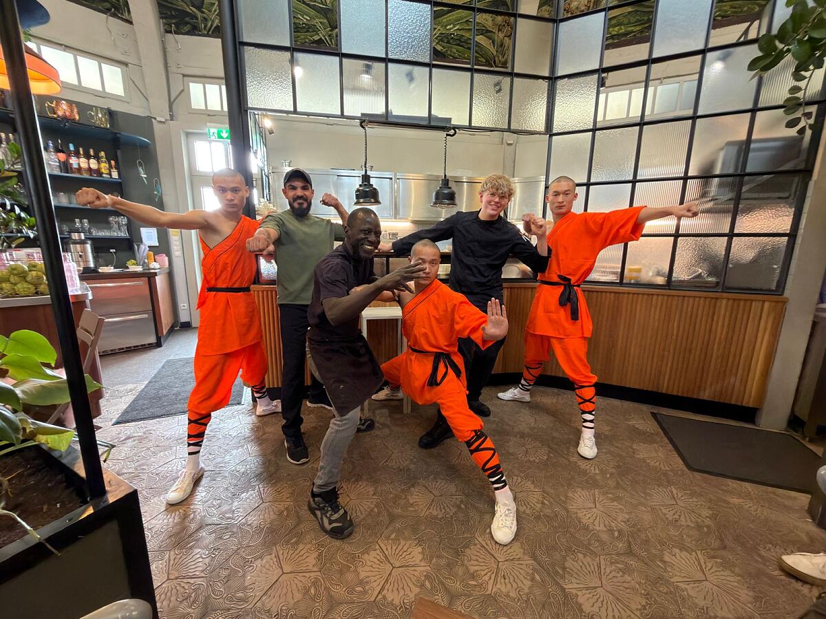 Shaolin Mönche im Ponykarussell