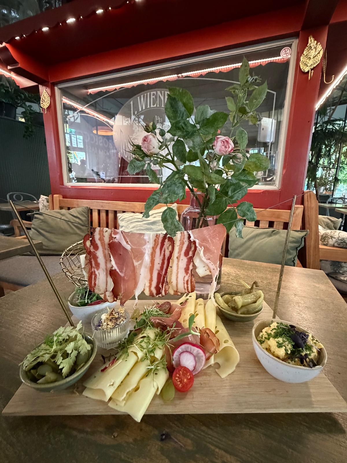 Brettljause - Speck an der Leine
