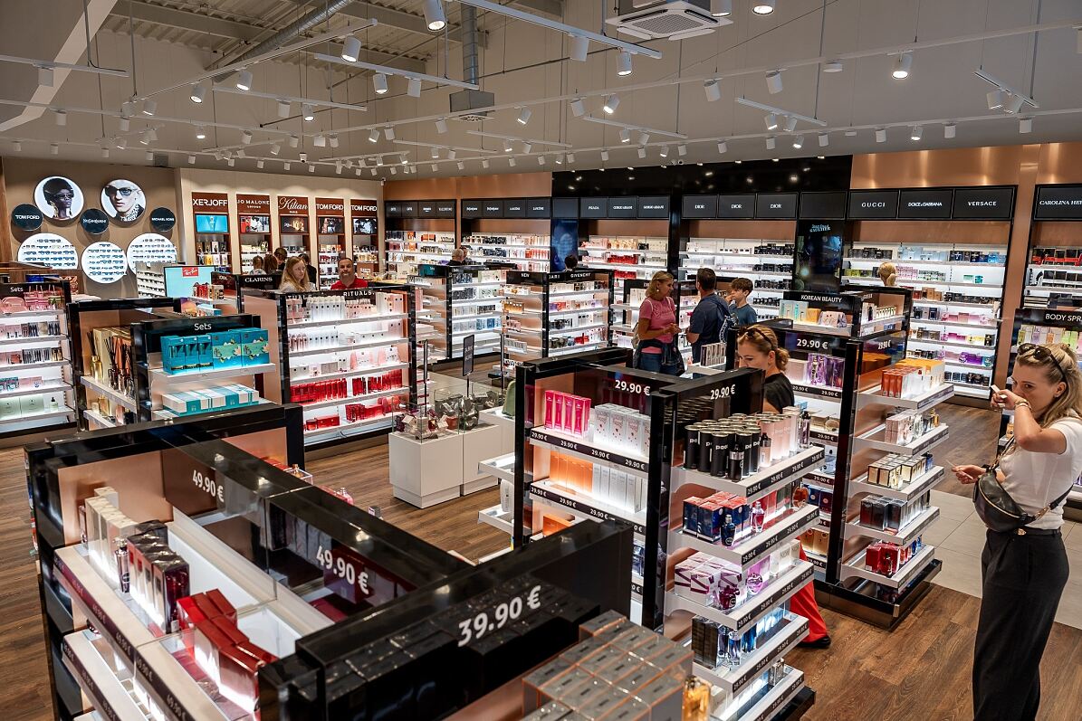 FREEPORT präsentiert den neuen Travel FREE Shop