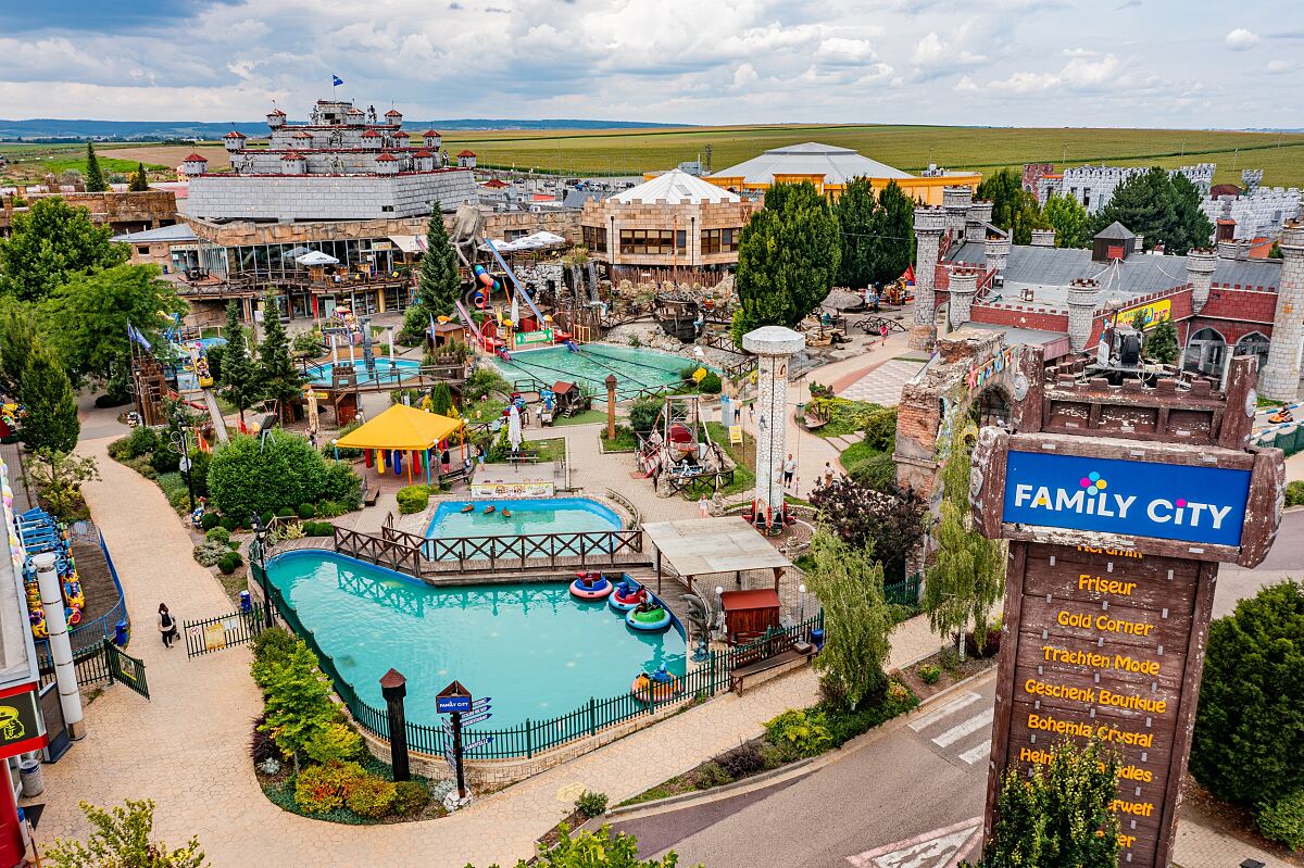 Family City - Merlins Farm